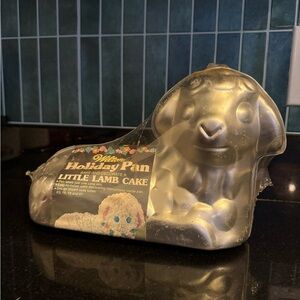 Wilton Vintage 1976 Little Lamb Cake Pan Easter